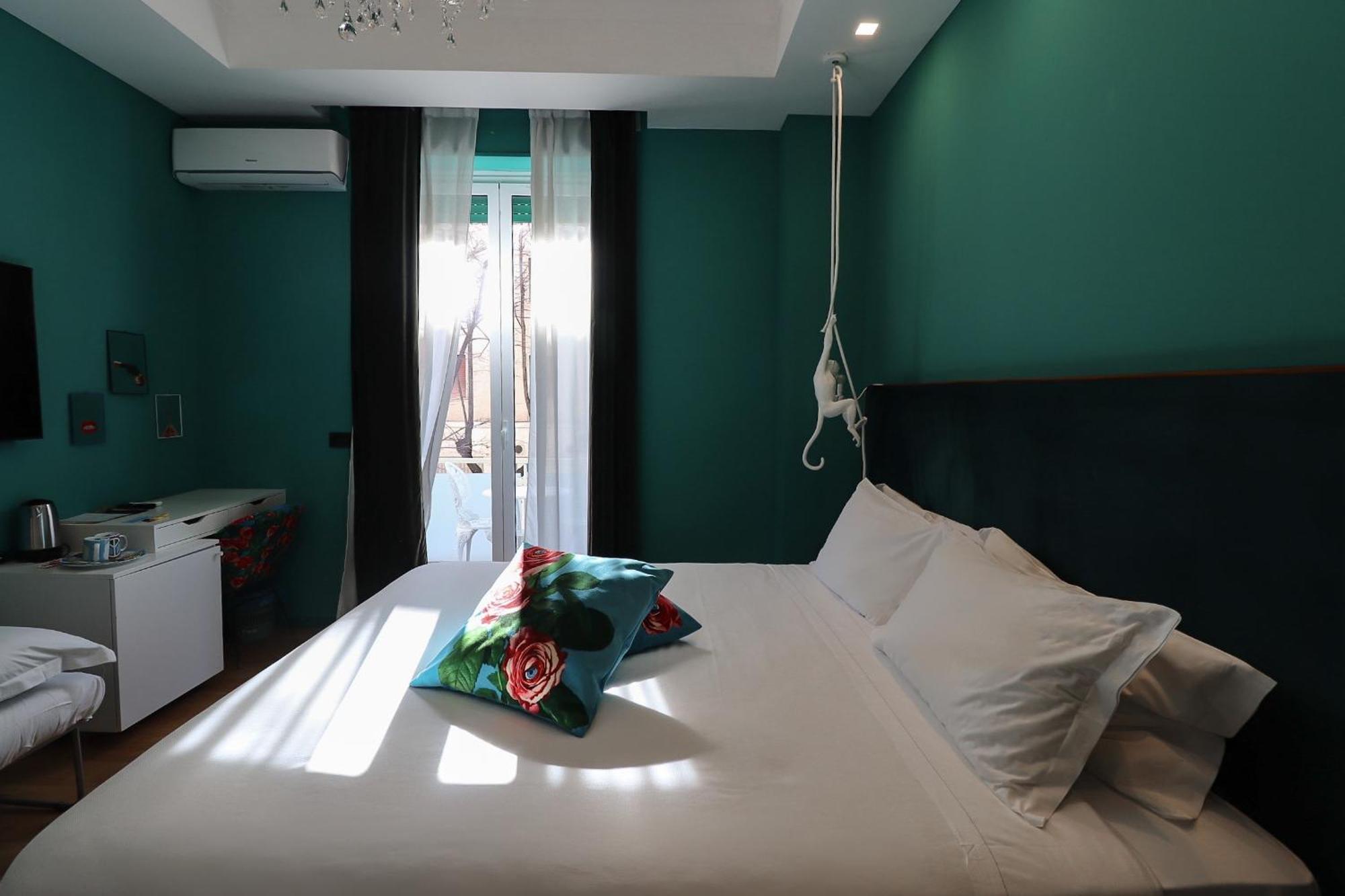 Aron Only Suites Bed And Breakfast Pescara Bagian luar foto